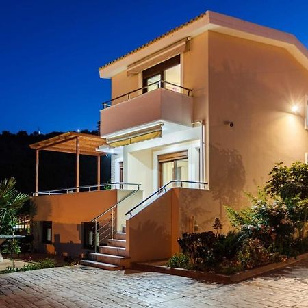 Villa Armonia - Beachfront Majestic Retreat Petalídhion Exterior foto